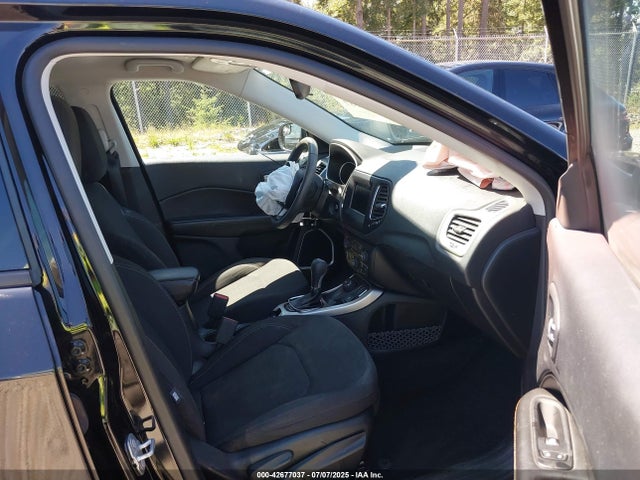 3C4NJDAB1JT261863 Jeep 2018