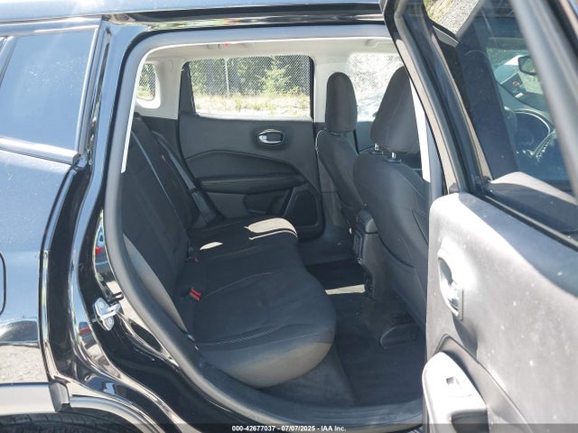 3C4NJDAB1JT261863 Jeep 2018