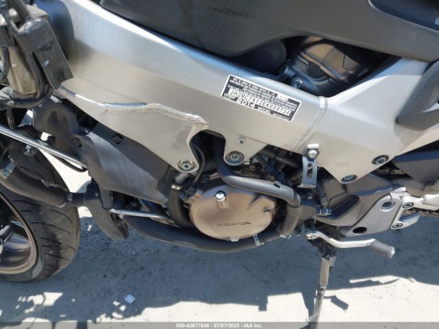 2014 HONDA VFR800 JH2RC7912EK000734 Photo 8