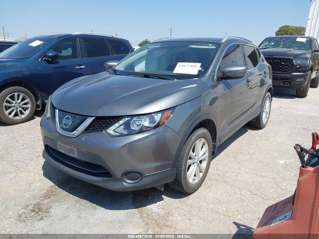 Nissan 2018 2018 JN1BJ1CP8JW153702 Image 2