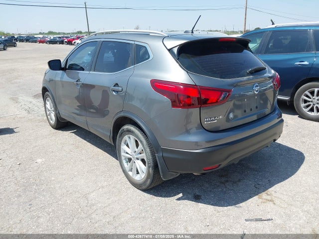 Nissan 2018 2018 JN1BJ1CP8JW153702 Image 3