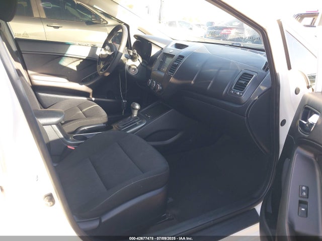 KNAFK4A68G5618899 KIA FORTE LX