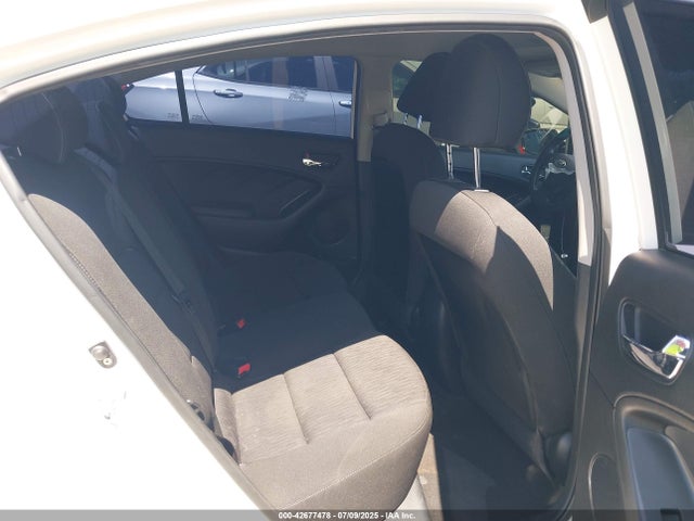KNAFK4A68G5618899 KIA FORTE LX