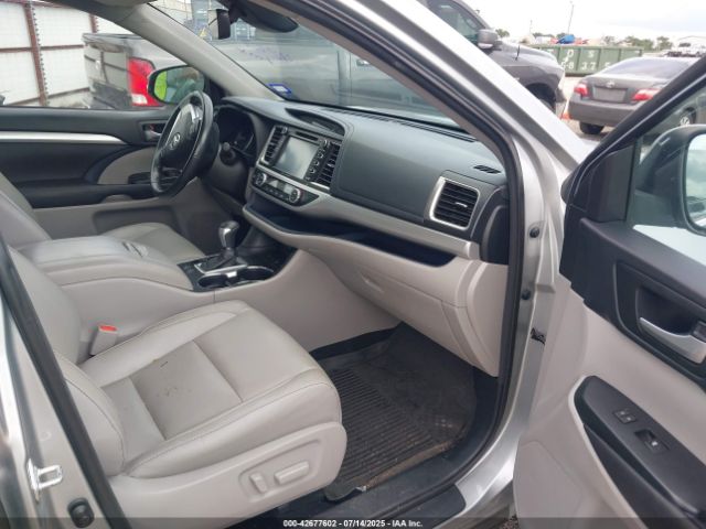 2017 TOYOTA HIGHLANDER 5TDJZRFH6HS509725 Photo 4