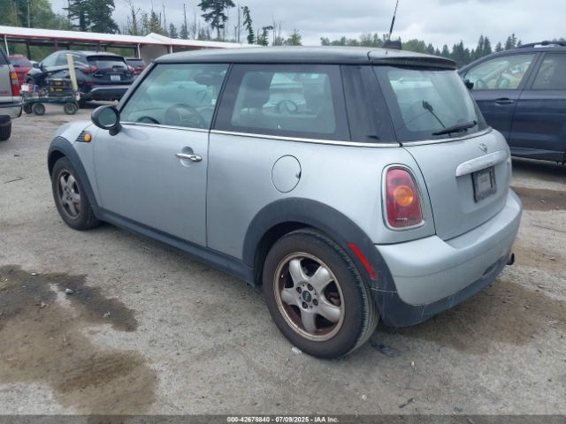 2007 MINI COOPER WMWMF33557TU61953 Photo 2
