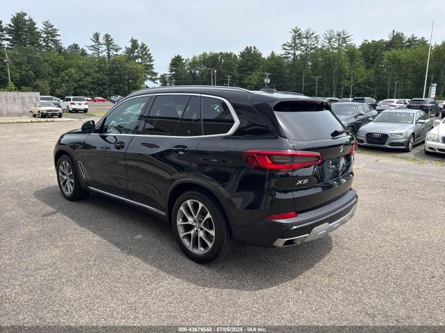 2019 BMW X5 5UXCR6C59KLL08796 Photo 2