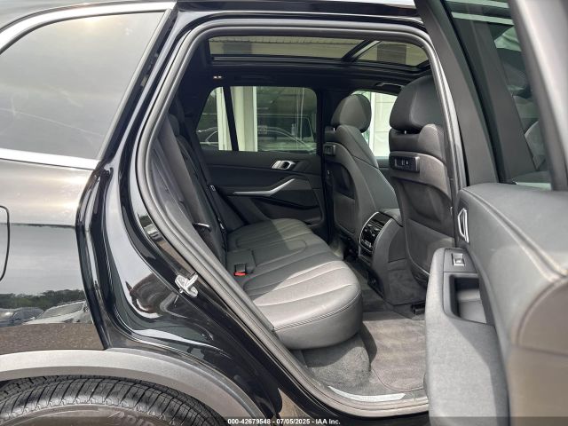 2019 BMW X5 5UXCR6C59KLL08796 Photo 7