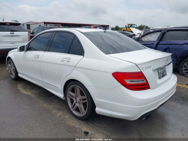 2013 MERCEDES-BENZ C 250 WDDGF4HB8DA803879 Photo 2