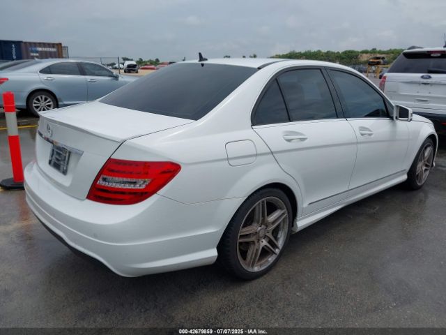 2013 MERCEDES-BENZ C 250 WDDGF4HB8DA803879 Photo 3