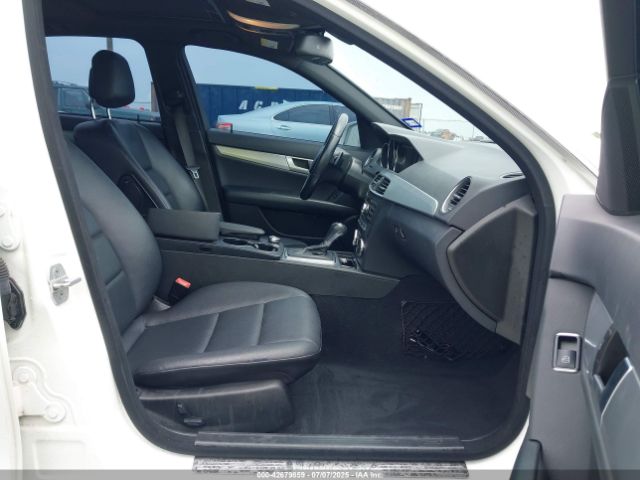 2013 MERCEDES-BENZ C 250 WDDGF4HB8DA803879 Photo 4