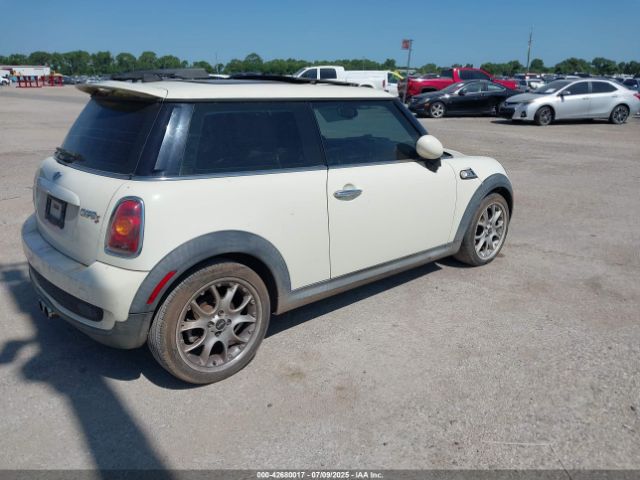 2007 MINI COOPER S WMWMF73517TL83792 Photo 3