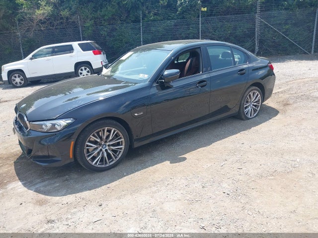 BMW 2023 2023 3MW39FF00P8D08621 Image 2