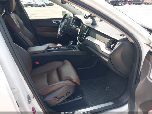 2018 VOLVO XC60 YV4A22RL4J1020512 Photo 4