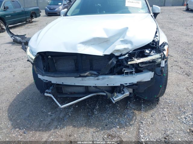 2018 VOLVO XC60 YV4A22RL4J1020512 Photo 5
