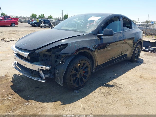 Tesla Model Y 2022 7SAYGDEE8NF481749 Image 2