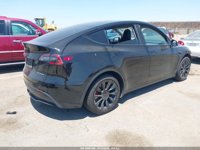 Tesla Model Y 2022 7SAYGDEE8NF481749 Image 4
