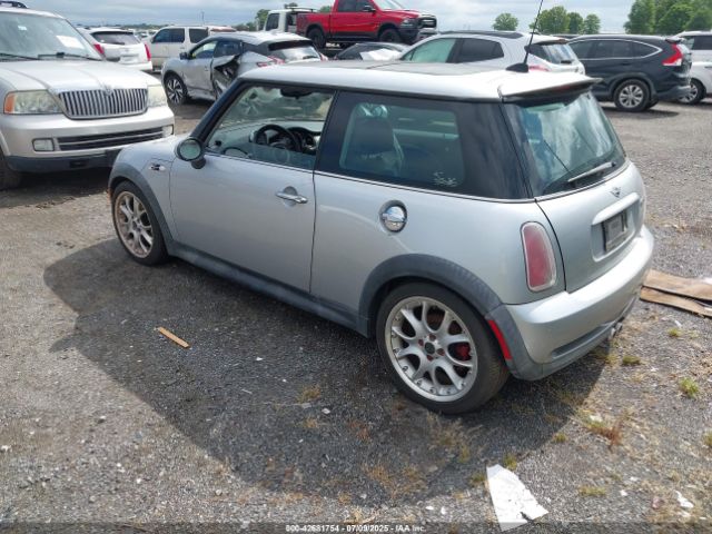 2005 MINI COOPER S WMWRE33555TL14912 Photo 2