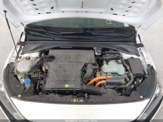 2017 HYUNDAI IONIQ HYBRID KMHC65LC1HU030557 Photo 9