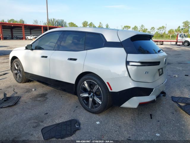 2025 BMW IX WB523CF00SCU41021 Photo 2