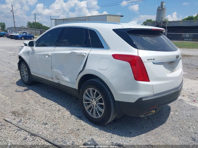 2017 CADILLAC XT5 1GYKNBRS3HZ212662 Photo 2
