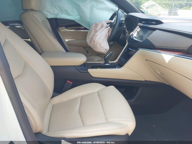 2017 CADILLAC XT5 1GYKNBRS3HZ212662 Photo 4