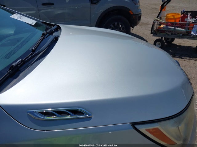 1G4GB5G33EF251102 Buick lfx