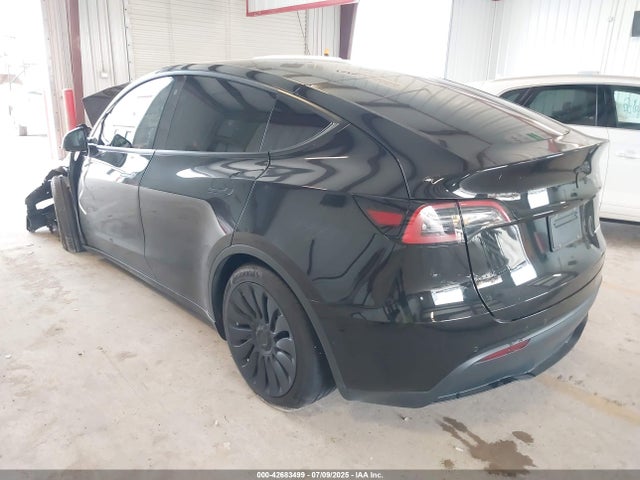 2022 TESLA MODEL Y 7SAYGDEE6NF315231 Photo 2