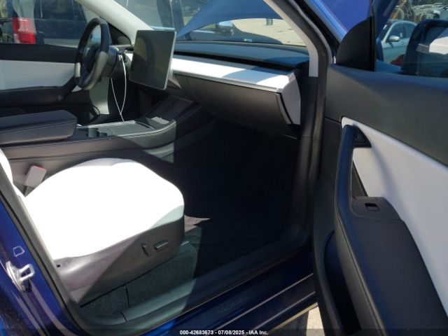2022 TESLA MODEL Y 7SAYGDEE3NF323741 Photo 4