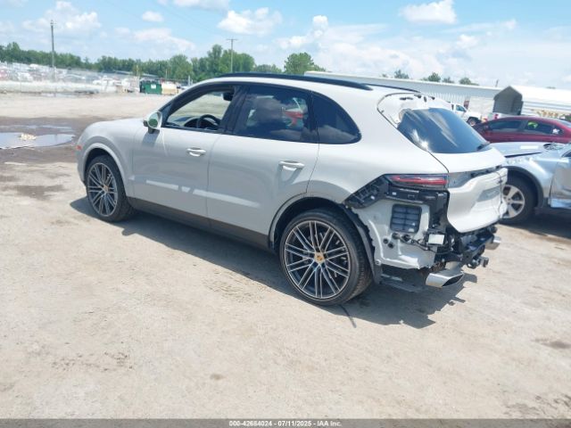 2022 PORSCHE CAYENNE WP1AA2AY2NDA05622 Photo 2