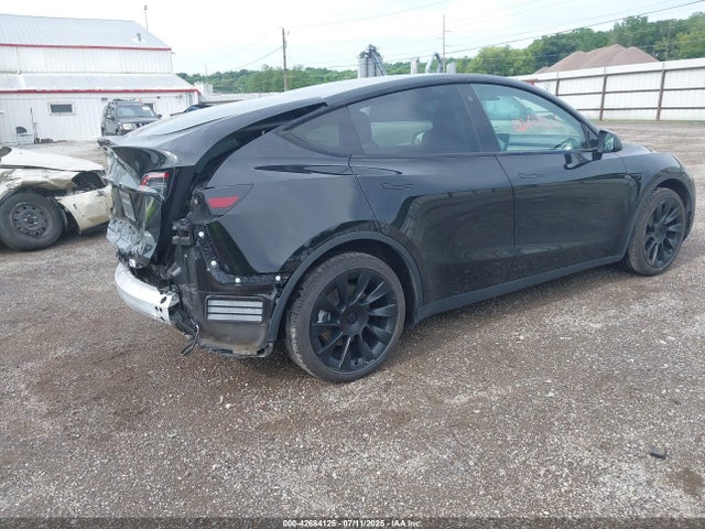 2021 TESLA MODEL Y 5YJYGDEE9MF266263 Photo 3