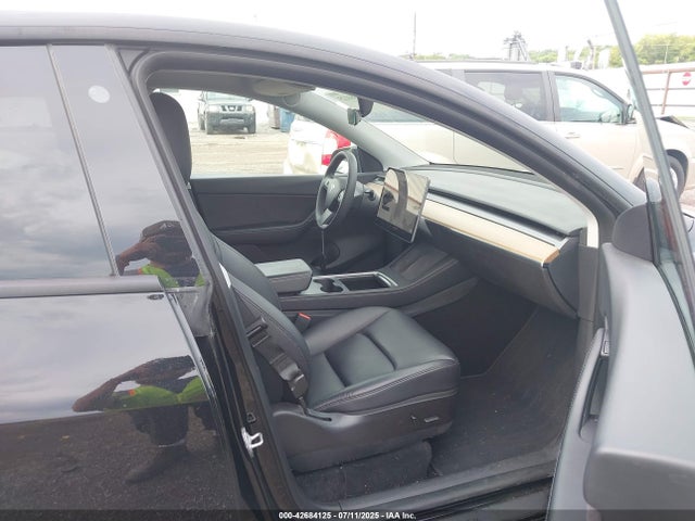 2021 TESLA MODEL Y 5YJYGDEE9MF266263 Photo 4