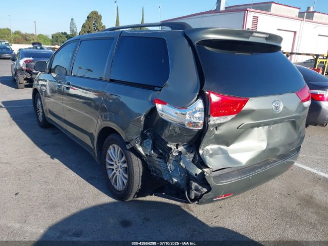 2011 TOYOTA SIENNA 5TDYK3DC6BS072856 Photo 2