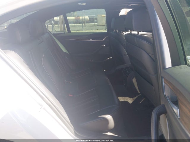 WBAJA9C55JB033916 BMW 2018