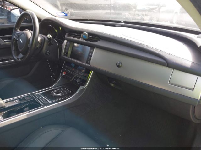 2017 JAGUAR XF SAJBD4BV0HCY42149 Photo 4