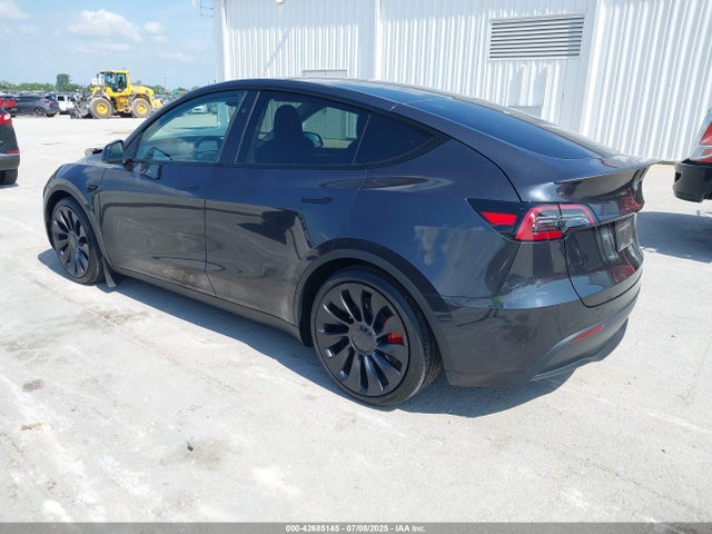 2025 TESLA MODEL Y 7SAYGDEF1SF309146 Photo 2