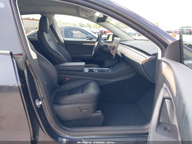 2025 TESLA MODEL Y 7SAYGDEF1SF309146 Photo 4