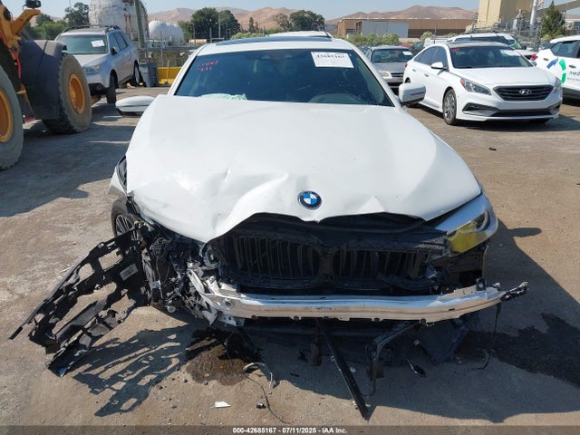 WBAJA9C51KB399759 BMW 530e