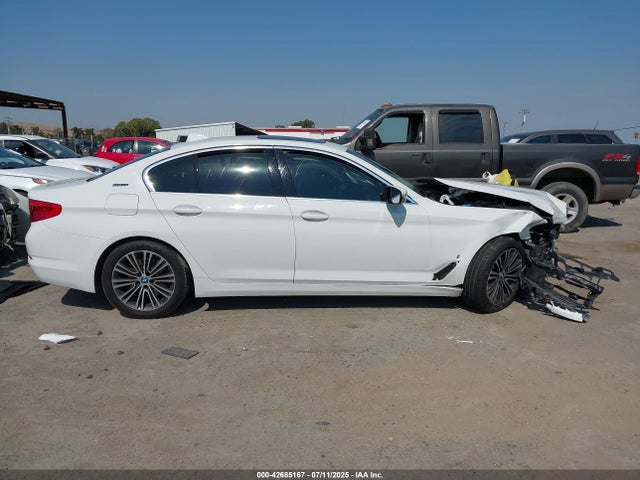 WBAJA9C51KB399759 BMW 530e