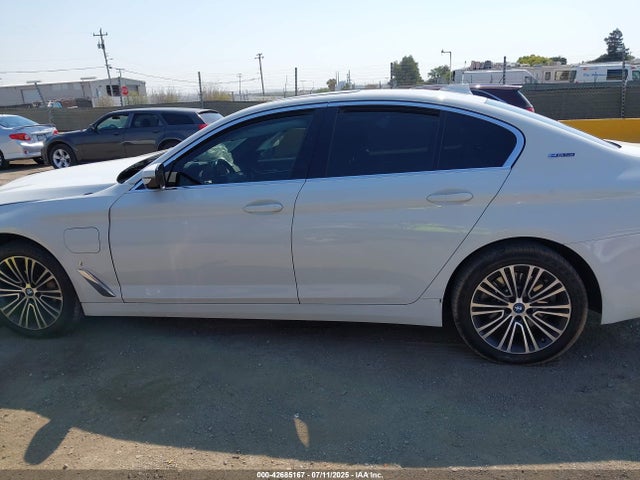 WBAJA9C51KB399759 BMW 530e