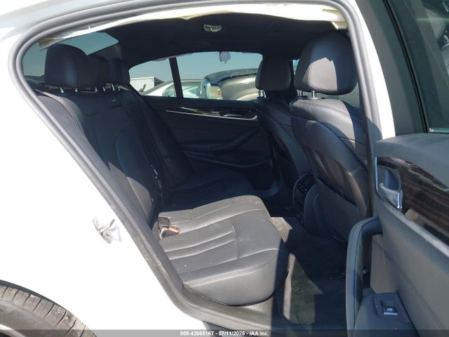 WBAJA9C51KB399759 BMW 530e