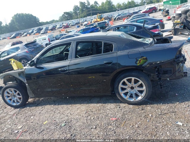 42685339 :رقم المزاد ، 2C3CDXL91FH883555 vin ، 2015 Dodge Charger Srt Hellcat مزاد بيع