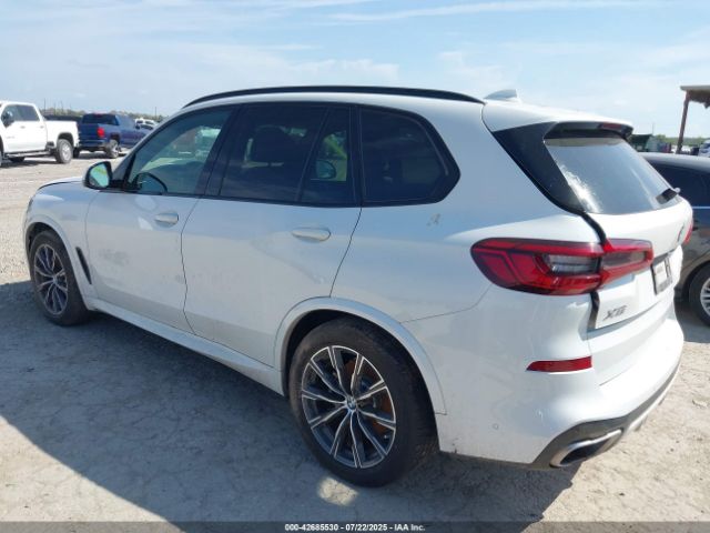 2019 BMW X5 5UXCR6C51KLL10302 Photo 2