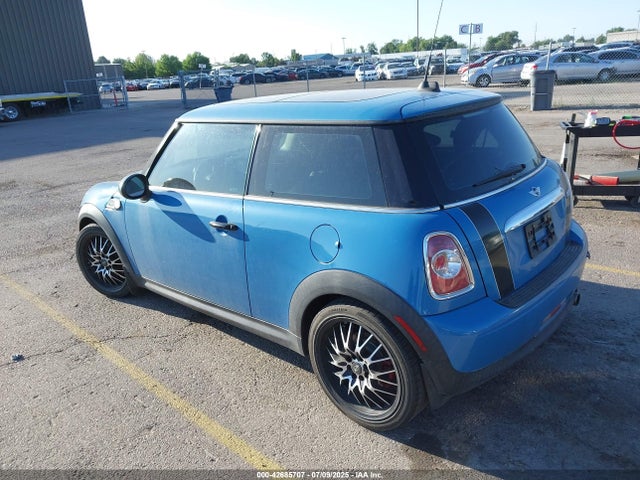 2012 MINI COOPER WMWSU3C56CT369371 Photo 2