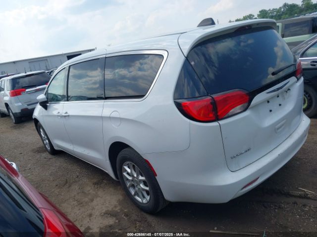 2022 CHRYSLER VOYAGER 2C4RC1CG6NR103403 Photo 2