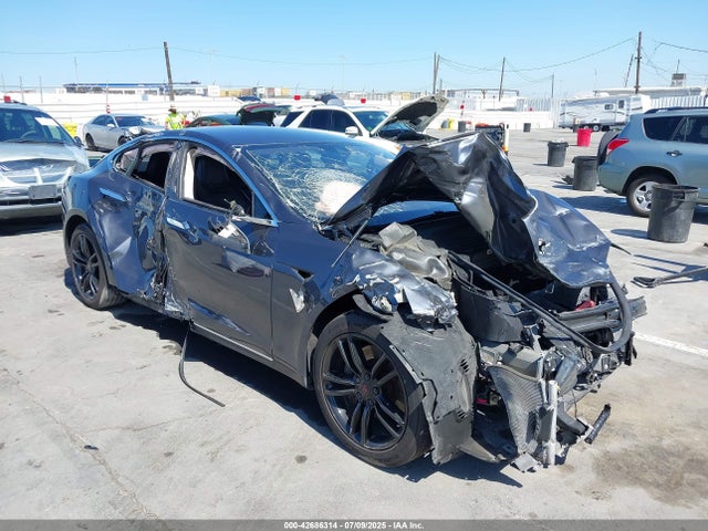 2015 TESLA MODEL S 5YJSA1E18FF104436 Photo 0