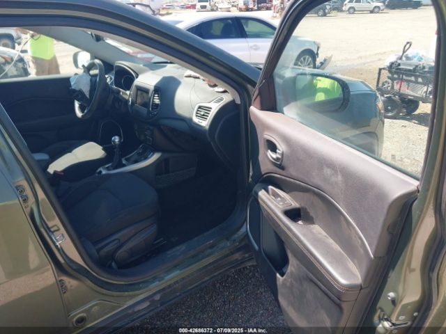 2019 JEEP COMPASS 3C4NJDAB1KT599782 Photo 4