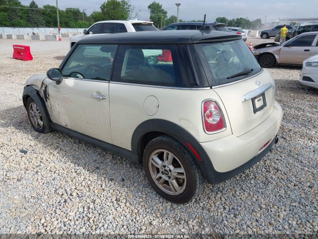 2012 MINI COOPER WMWSU3C58CT543280 Photo 2