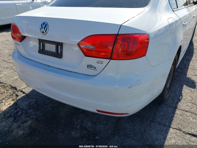 3VWD17AJ8EM284395 Volkswagen 2014