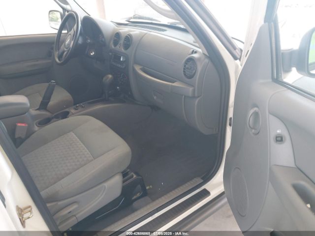 2005 JEEP LIBERTY 1J4GL48K05W715488 Photo 4
