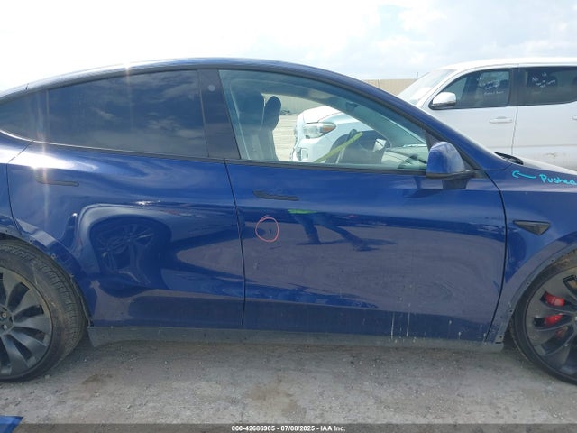 7SAYGDEF4NF461992 Tesla Model Y